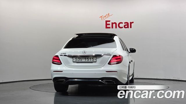 Mercedes-Benz E-Class 2019 — photo 4