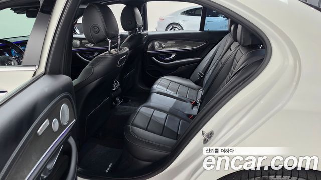 Mercedes-Benz E-Class 2019 — photo 17