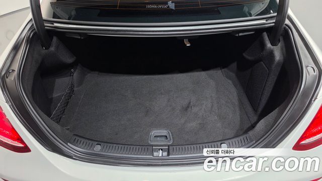 Mercedes-Benz E-Class 2019 — photo 23