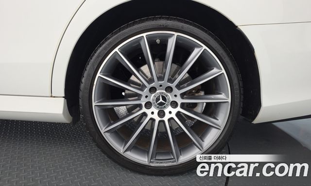 Mercedes-Benz E-Class 2019 — photo 7