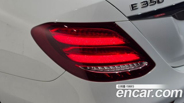 Mercedes-Benz E-Class 2019 — photo 9