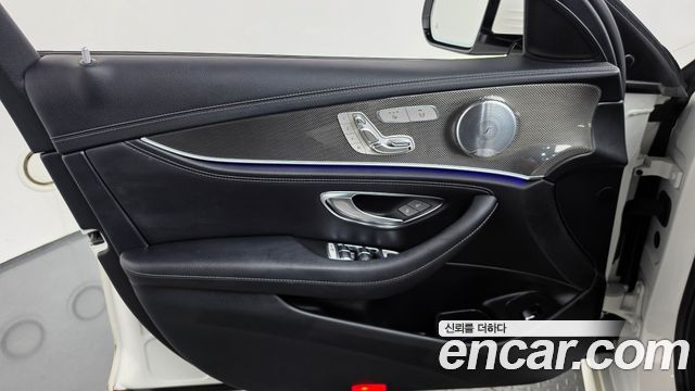 Mercedes-Benz E-Class 2019 — photo 14