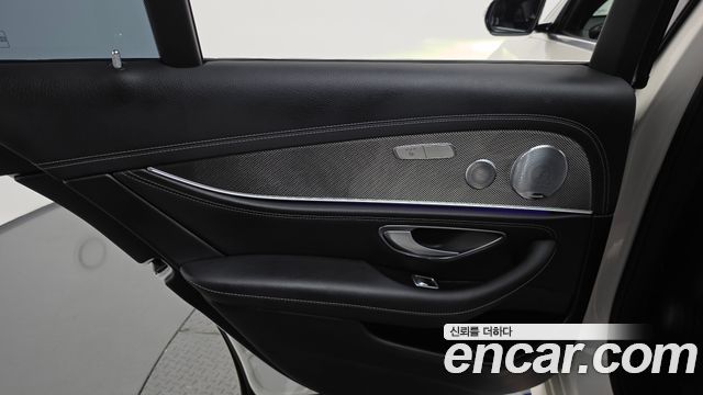 Mercedes-Benz E-Class 2019 — photo 15