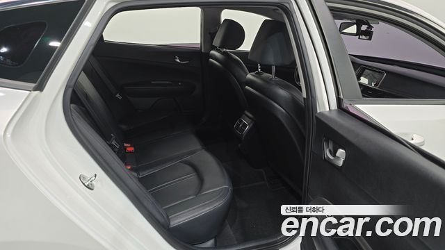 Kia K5 2018 — photo 11