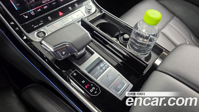 Audi A8 2021 — photo 12