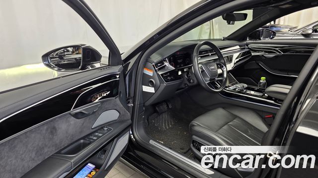 Audi A8 2021 — photo 13