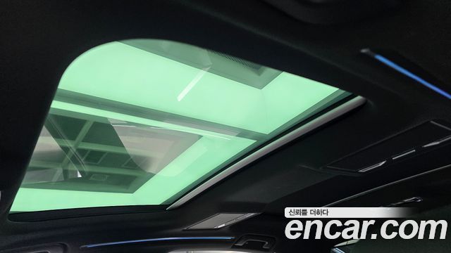 Audi A8 2021 — photo 25