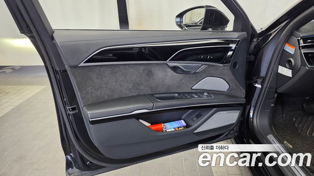 Audi A8 2021 — photo 14