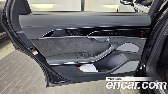 Audi A8 2021 — photo 15