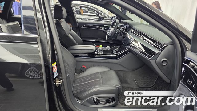 Audi A8 2021 — photo 16