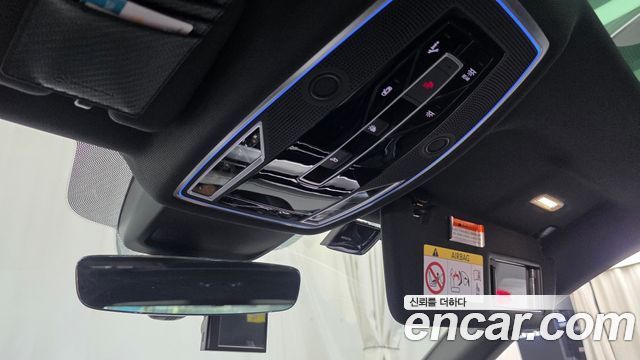 Audi A8 2021 — photo 27