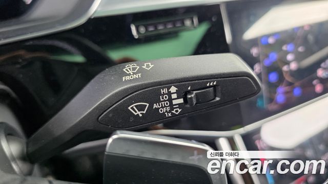 Audi A8 2021 — photo 28