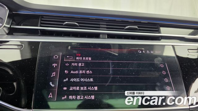 Audi A8 2021 — photo 35