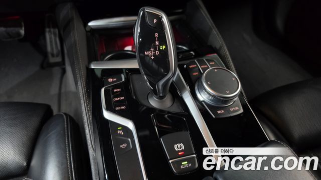 BMW 5-Series 2020 — photo 12