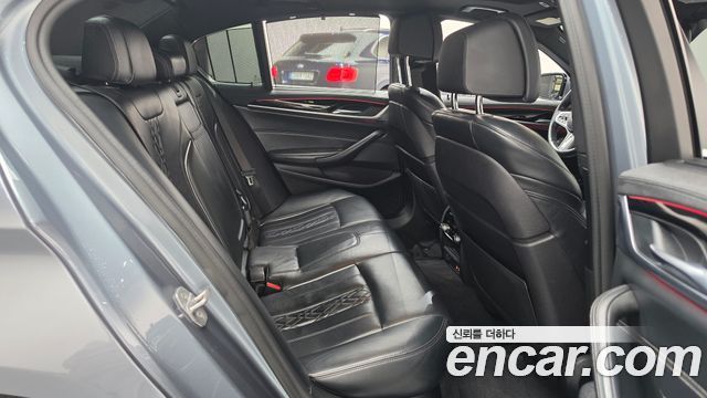 BMW 5-Series 2020 — photo 17