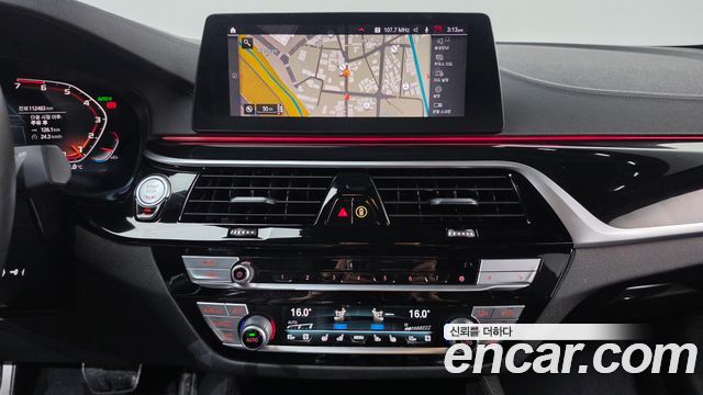 BMW 5-Series 2020 — photo 19