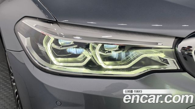 BMW 5-Series 2020 — photo 8