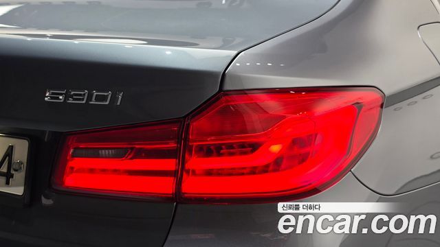 BMW 5-Series 2020 — photo 9