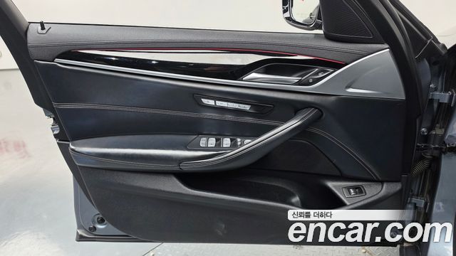 BMW 5-Series 2020 — photo 14