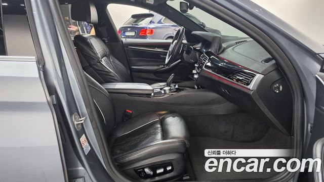 BMW 5-Series 2020 — photo 16