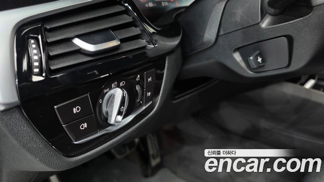 BMW 5-Series 2020 — photo 27