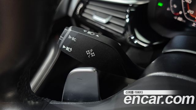 BMW 5-Series 2020 — photo 30