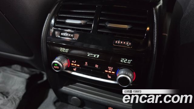 BMW 5-Series 2020 — photo 34