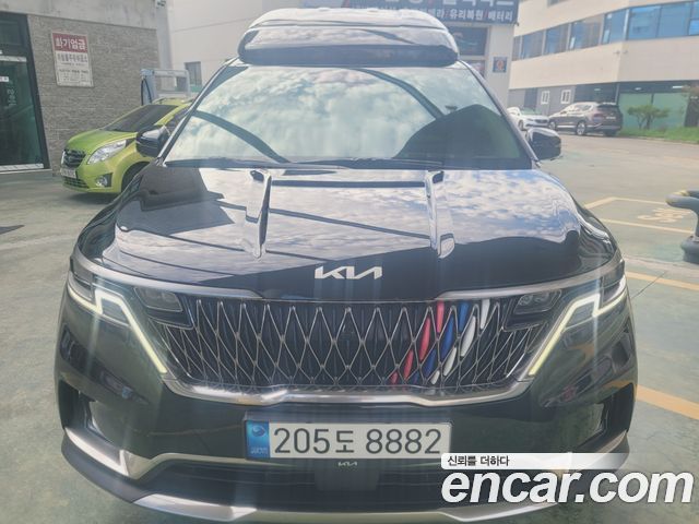 Kia Canival 2023 — photo 1