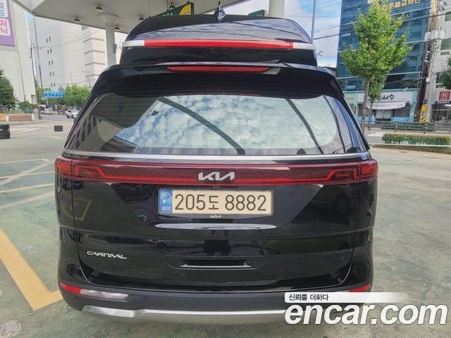 Kia Canival 2023 — photo 2