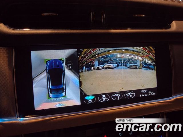 Jaguar XF 2017 — photo 21