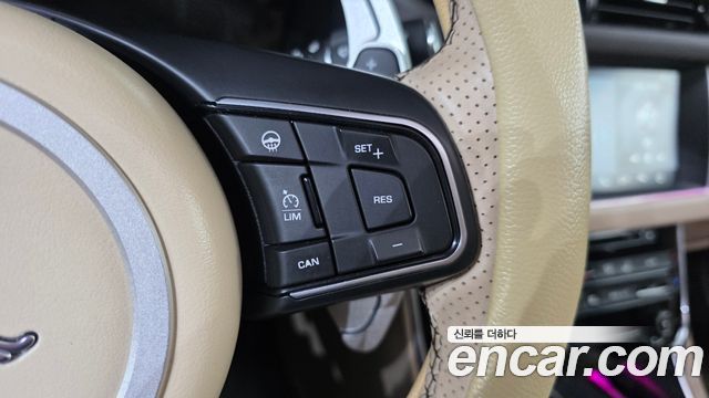 Jaguar XF 2017 — photo 25