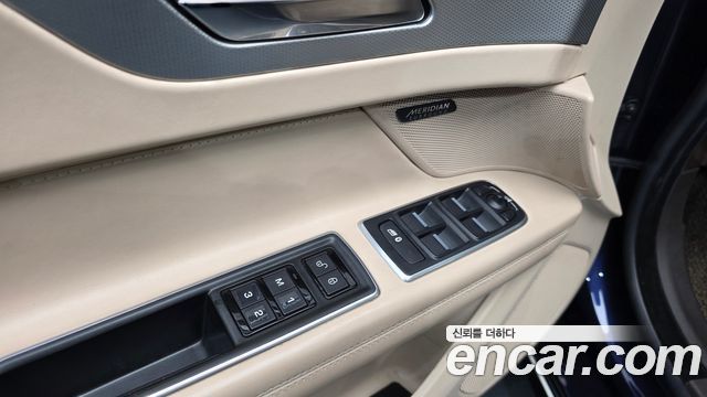 Jaguar XF 2017 — photo 26