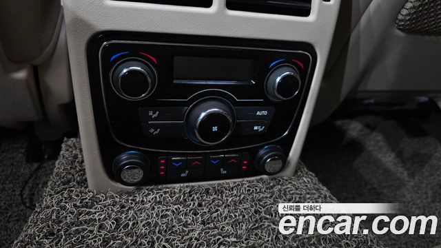 Jaguar XF 2017 — photo 30