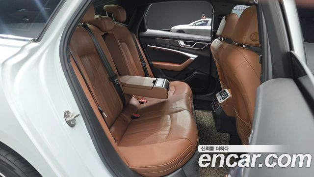 Audi A6 2022 — photo 17
