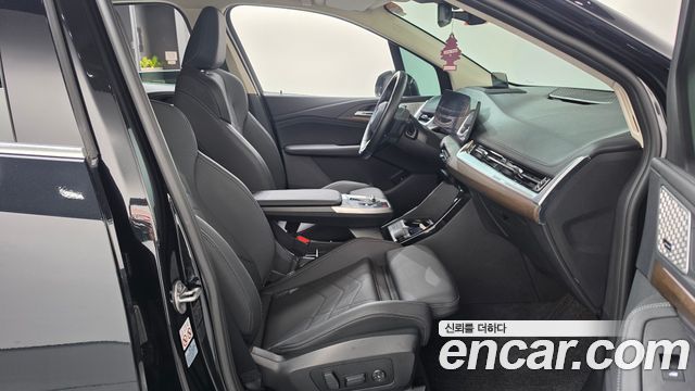 BMW 2-Series 2023 — photo 16