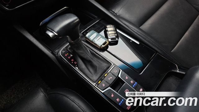 Kia K7 2018 — photo 9