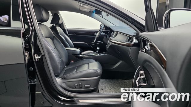 Kia K7 2018 — photo 11