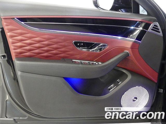 Bentley Flying Spur 2022 — photo 18