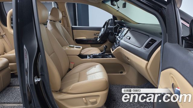 Kia Canival 2016 — photo 11