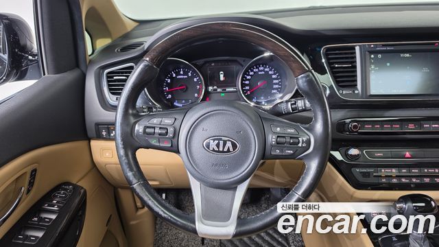 Kia Canival 2016 — photo 13