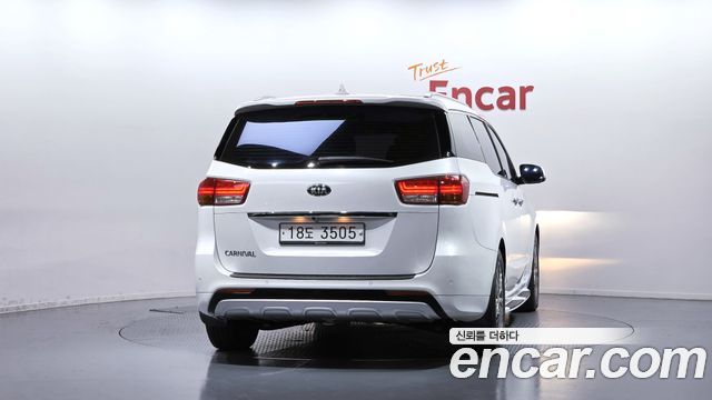 Kia Canival 2016 — photo 4