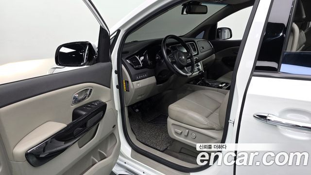 Kia Canival 2016 — photo 13