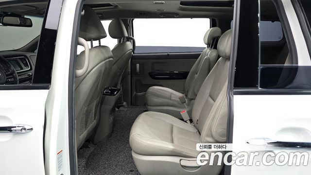 Kia Canival 2016 — photo 18