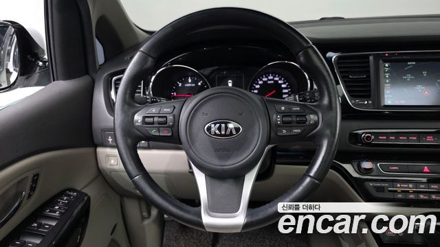 Kia Canival 2016 — photo 19