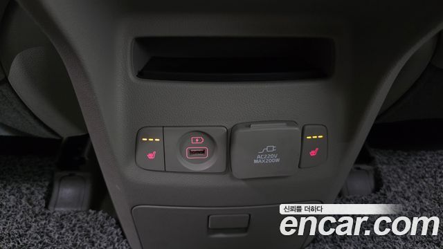 Kia Canival 2016 — photo 26