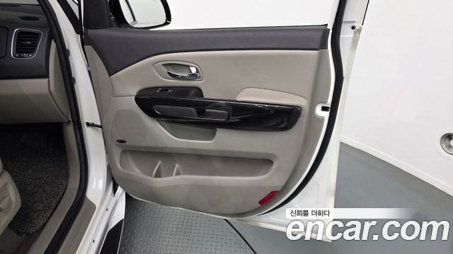 Kia Canival 2016 — photo 15