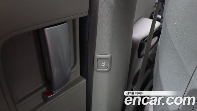 Kia Canival 2016 — photo 29