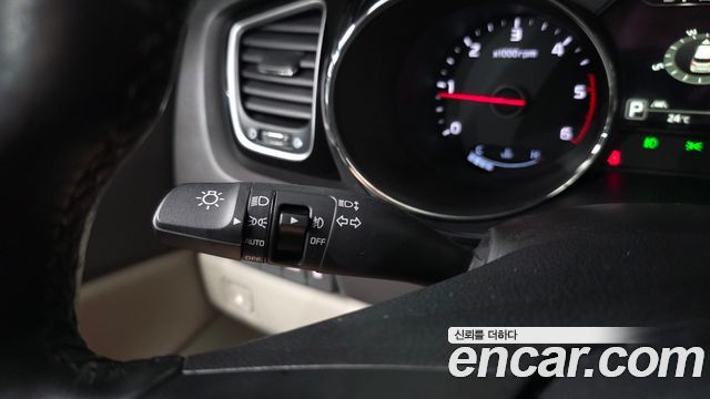 Kia Canival 2016 — photo 30