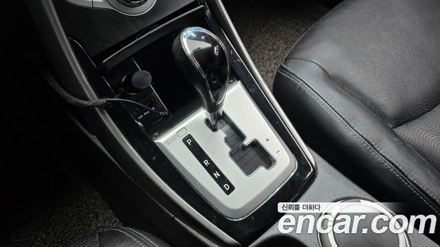 Hyundai AVANTE 2011 — photo 9