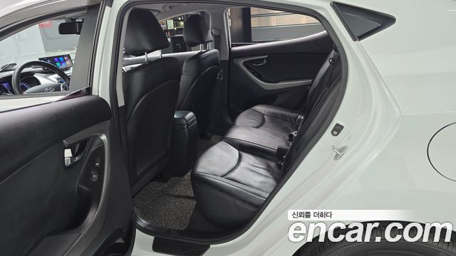 Hyundai AVANTE 2011 — photo 11
